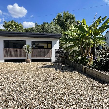 River Guest House With Jacuzzi Fire And Boat Hire Staines-upon-Thames Exterior foto