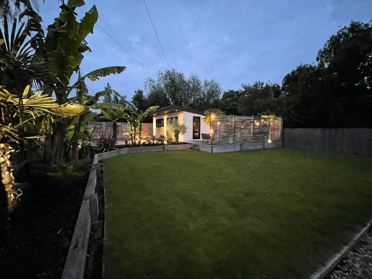 River Guest House With Jacuzzi Fire And Boat Hire Staines-upon-Thames Exterior foto
